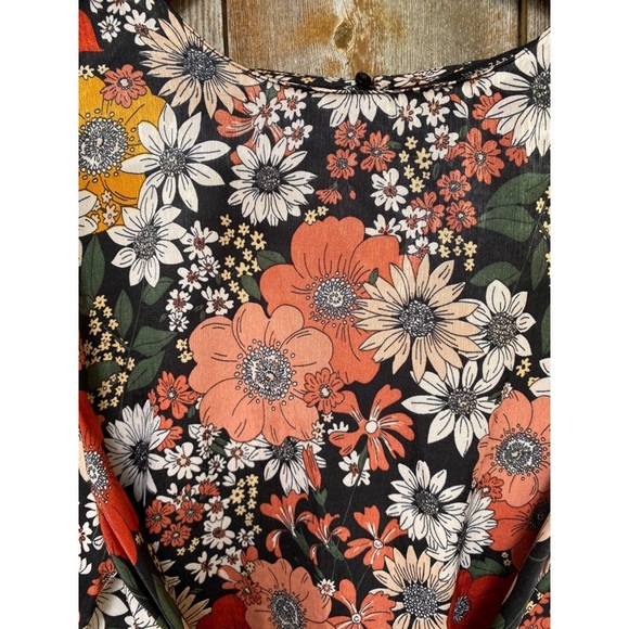 🎯SOLD 🎯colourful floral high neck blouse - Picture 6 of 8